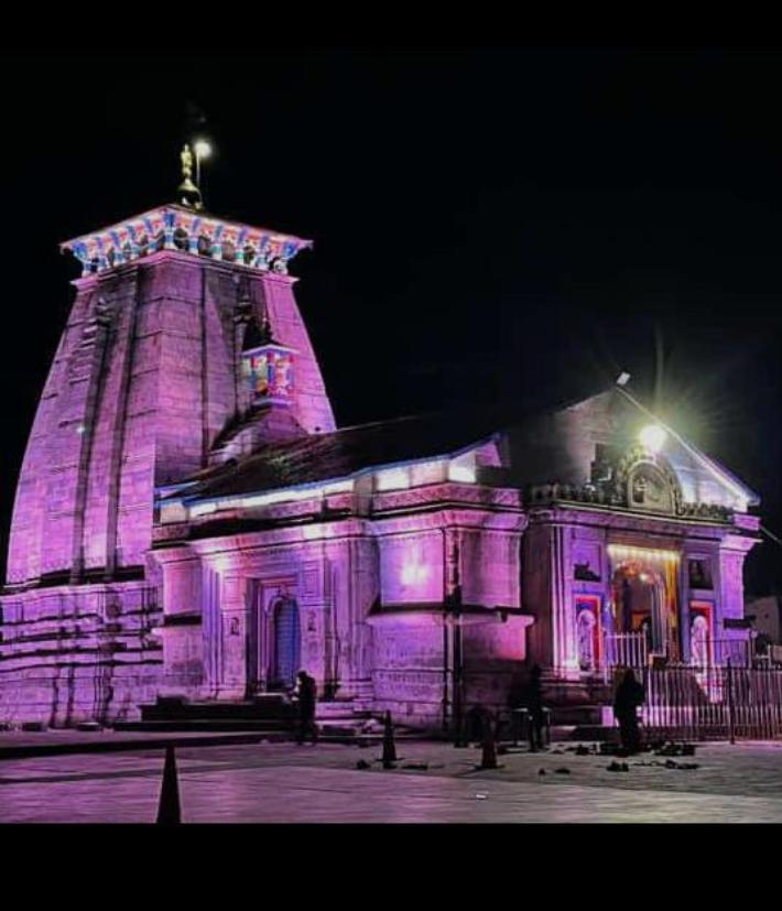 प्रधानमंत्री मोदी के केदारनाथ दौरे की तैयारियां, 10 कुंटल फूलों से सजाया मंदिर पढ़े पूरी खबर