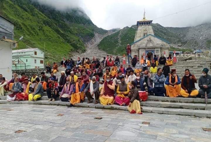 ‘आप’ का तीर्थ पुरोहितों को समर्थन, कर्नल अजय कोठियाल पहुंचे केदारनाथ