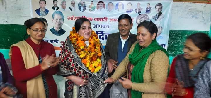 अल्मोड़ा :- घर वापसी पर पूर्व पालिका अध्यक्ष जोशी का भव्य स्वागत