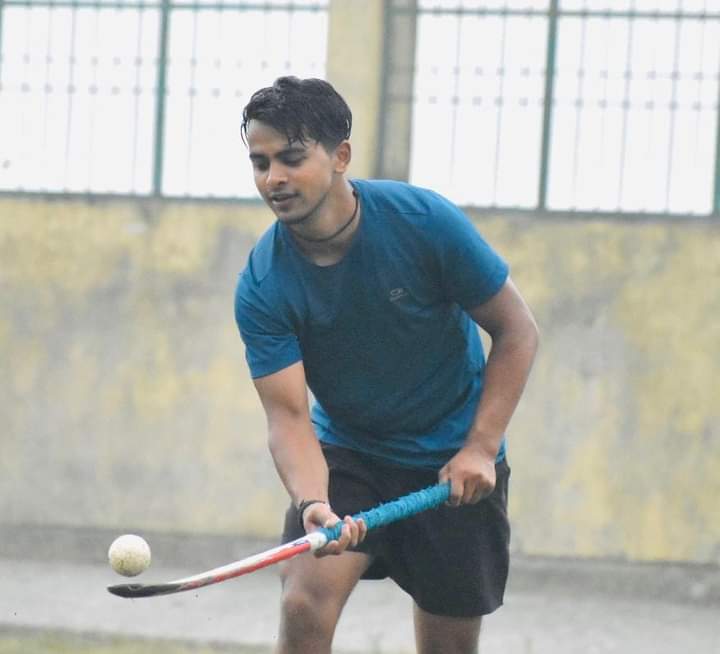 अल्मोड़ा :- राजपुर निवासी रितिक राज का उत्तराखंड की हॉकी टीम में चयन