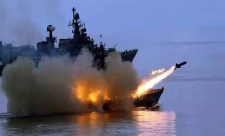 बड़ी खबर -: आईएनएस रणबीर में विस्फोट, भारतीय नौसेना के तीन सैनिक शहीद, 11 घायल