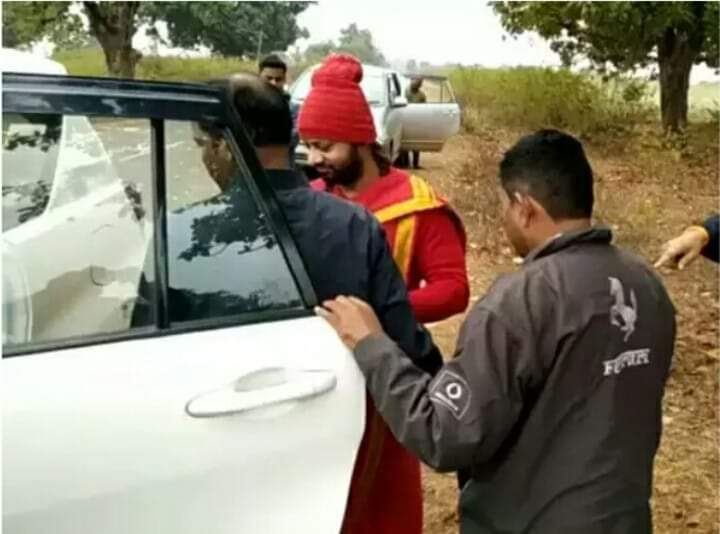 महात्मा गांधी के खिलाफ कथित रूप से अपमानजनक टिप्पणी करने वाले हिंदू धर्मगुरु एक बार फिर गिरफ्तार