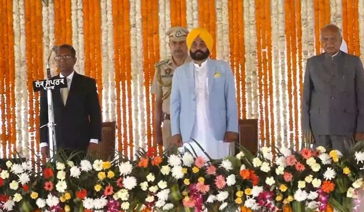 पंजाब में भगवंत मान ने ली मुख्यमंत्री पद की शपथ, समारोह में उपस्थित लोगों को संबोधित करते हुए कही ये बात