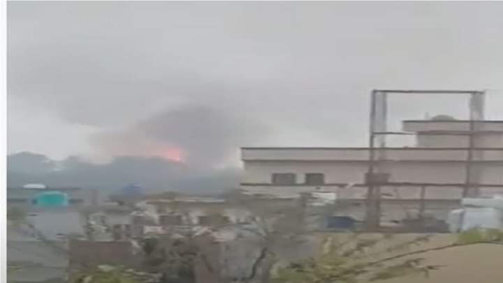 बड़ी खबर -: पाकिस्तान के सियालकोट मिलिट्री बेस पर धमाका, गोला-बारूद किया जा रहा था स्टोर