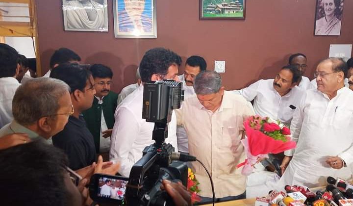 Uttarakhand -: प्रदेश कांग्रेस के दोनों अहम पदों पर हुई ताजपोशी, करन माहरा के बाद यशपाल आर्य ने संभाला नेता प्रतिपक्ष का पदभार