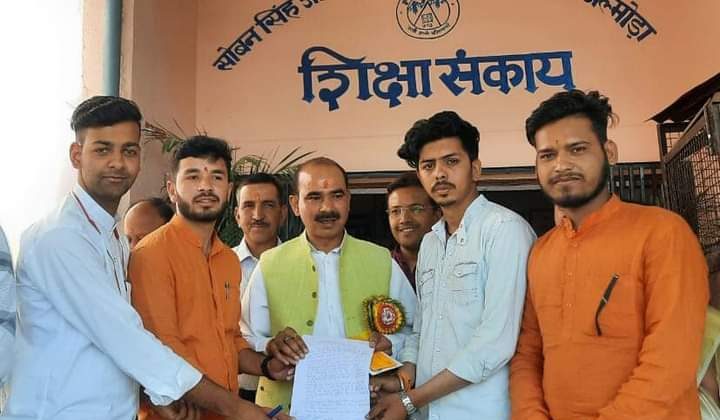 अल्मोड़ा:- समस्याओं के समाधान को विद्यार्थी परिषद ने सांसद अजय टम्टा को सौंपा ज्ञापन