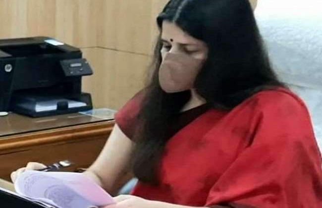 अल्मोड़ा:- रविवार से मास्क पहनकर ही निकले घर से बाहर नहीं तो देना होगा जुर्माना- डीएम वंदना सिंह