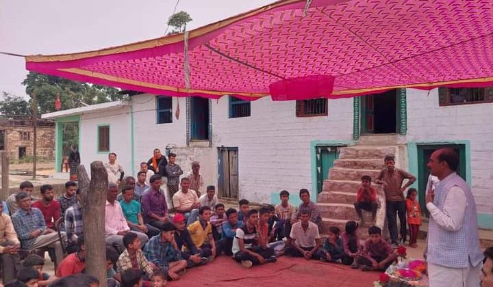 चंपावत उपचुनाव :- मुख्यमंत्री के लिए प्रचार करने में जुटे सांसद अजय,किया डोर टू डोर कैंपेन