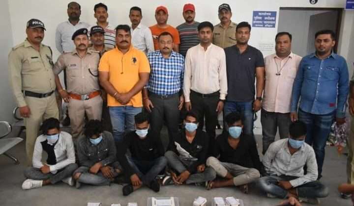 Uttarakhand crime news -: दिनदहाड़े डकैती करने वाले छह बदमाश चढ़े पुलिस के हत्थे, लाखों के जेवरात व  आठ बाइक बरामद