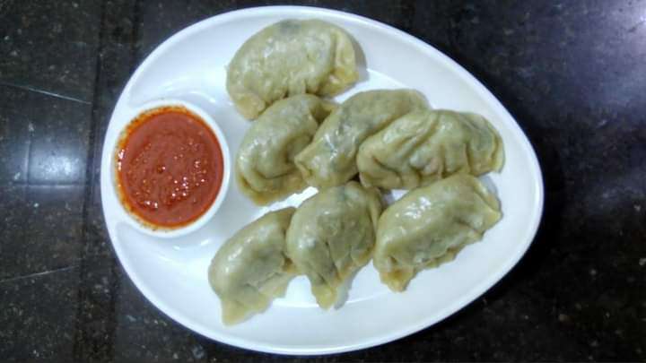 सावधान -: गले में मोमोज फंसने के कारण देश में  पहली मौत, एम्स ने चेताया