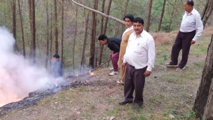 सभासद मोनू शाह की तत्परता से पाया आग पर काबू, पढ़े पूरी खबर