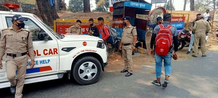 अल्मोड़ा:- यातायात नियमों का पालन ना करने पर 875 चालान,7 वाहन सीज