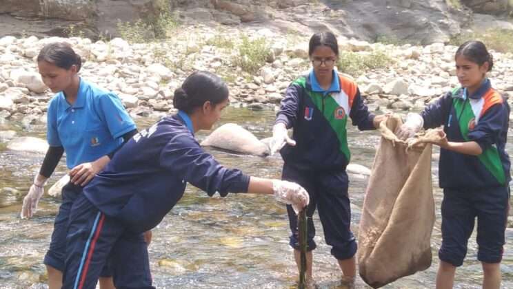 अल्मोड़ा:- यहां एनसीसी कैडेट्स ने चलाया स्वच्छता अभियान, पढ़े पूरी खबर