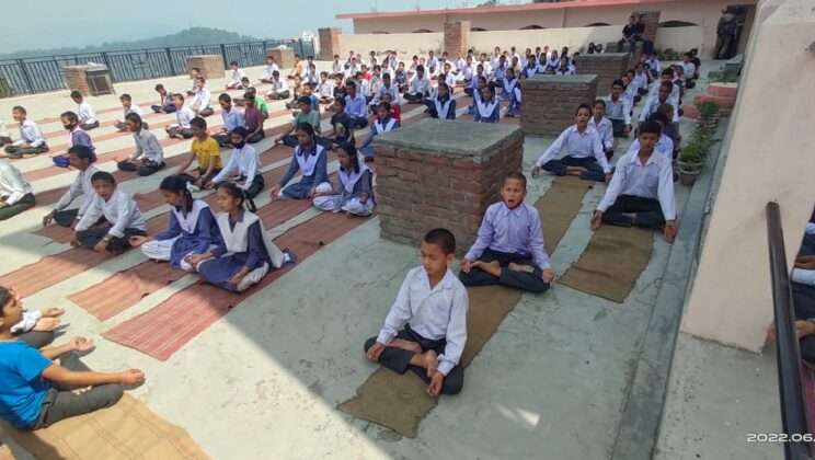 सोबन सिंह जीना विश्वविद्यालय  का योग विज्ञान विभाग आयोजित कर रहा है प्रतिदिन 300 योग शिविर