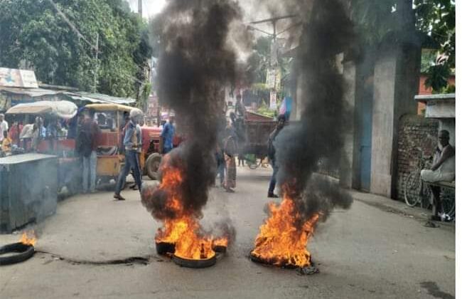 बड़ी खबर -: उत्तराखंड में यहां 11 वर्षीय बच्चे के अपहरण के मामले में लोगों में उबाल, टायरों पर लगाई आग