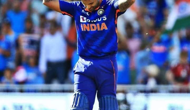 इंटरनेशनल करियर का पहला शतक जड़ T20 इंटरनेशनल में शतक जड़ने वाले पांचवें भारतीय बल्लेबाज बन गए सूर्यकुमार यादव