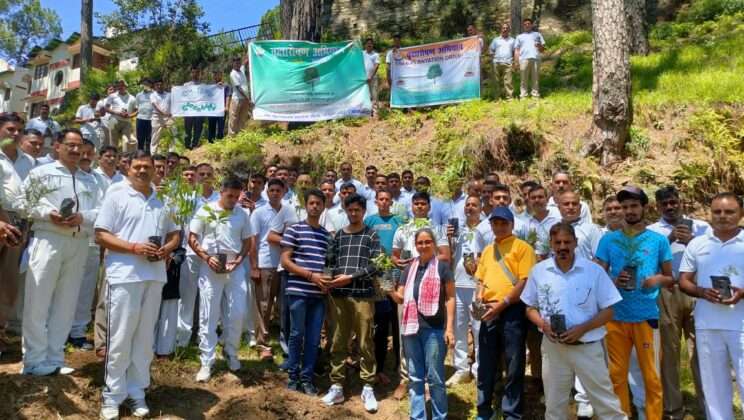 अल्मोड़ा:- ग्रीन हिल्स संस्था ने बलढोटी गधेरे में किया वृक्षारोपण…….. एसएसबी ऑफिसर्स ने भी दिया सहयोग
