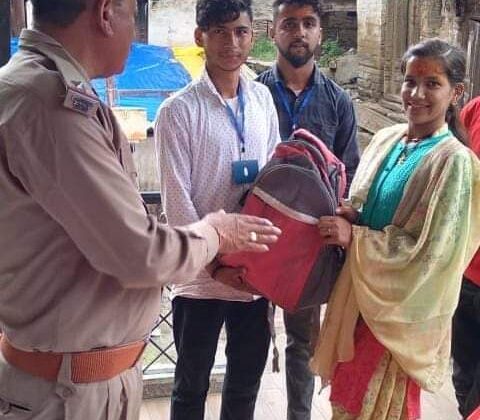 जागेश्वर धाम मेला:- पुलिस ने युवती के खोये बैग को खोजकर लौटायी खोई मुस्कान