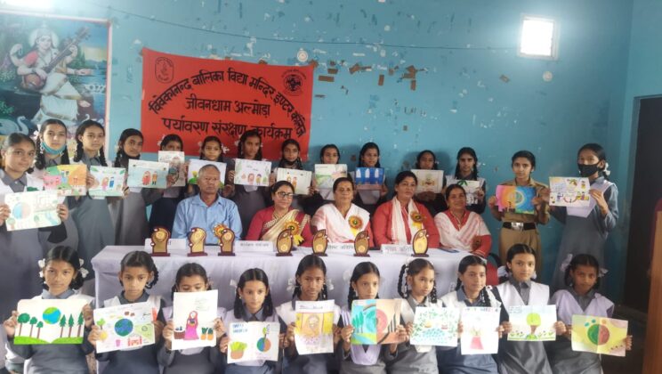 अल्मोड़ा:- भारत स्वाभिमान एवं महिला पतंजलि योग समिति ने इन कार्यक्रमो में प्रतिभाग करने वाली बालिकाओं को किया सम्मानित