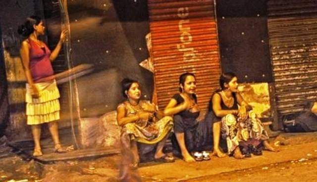 भारी आर्थिक संकट से घिरा श्रीलंका…… तीन वक्त की रोटी कमाने के लिए महिलाएं कर रही देह व्यापार