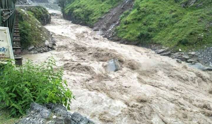 पिथौरागढ़:- बादल फटने से अस्त- व्यस्त हुआ लोगों का जीवन….. राहत एवं बचाव कार्य के लिए धारचूला में जुटी सेना