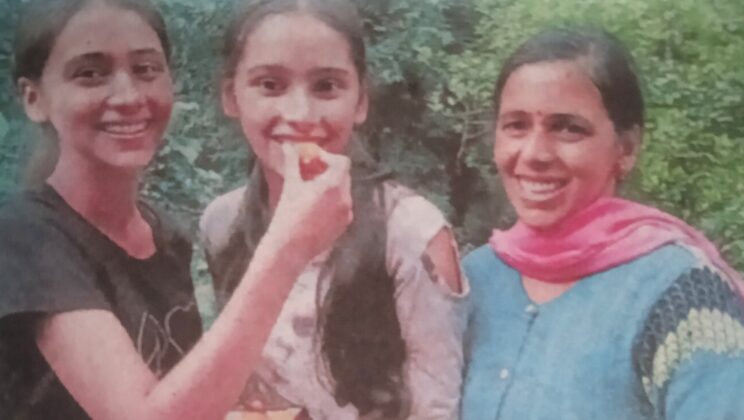 अल्मोड़ा :- 6 माह की उम्र में सर से उठ गया पिता का साया, अब तारा बनी जिला टॉपर