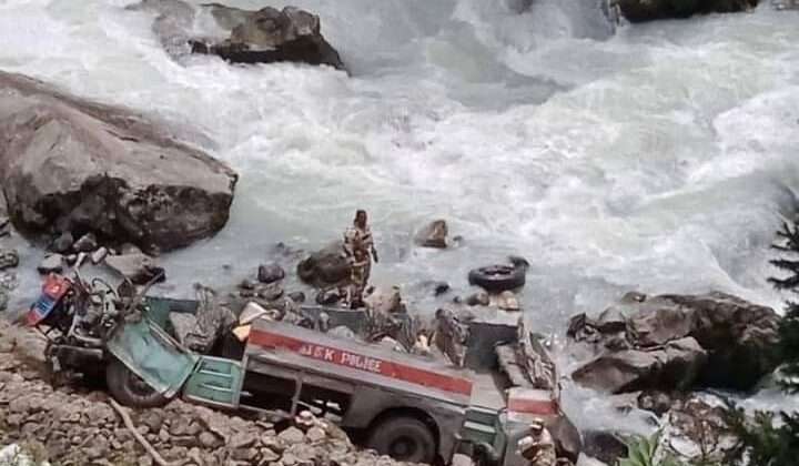 बड़ा हादसा -: ITBP के जवानों से भरी बस खाई में गिरी, 6 जवान शहीद