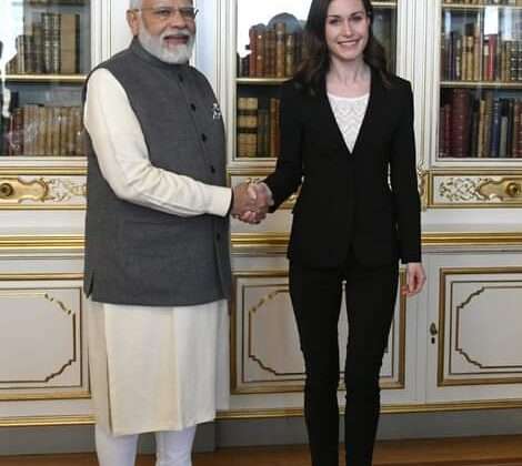 वायरल वीडियो -: विश्व की सबसे युवा प्रधानमंत्री ने पार्टी में जमकर पी शराब, विपक्षी पार्टी ने कसा तंज