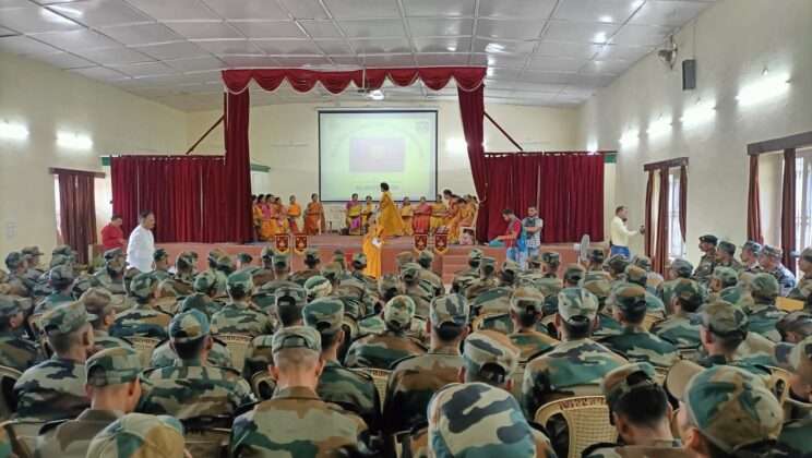 Almora -: हर वर्ष की भांति इस वर्ष भी महिला कल्याण संस्था ने जवानों की कलाई में बांधी राखी