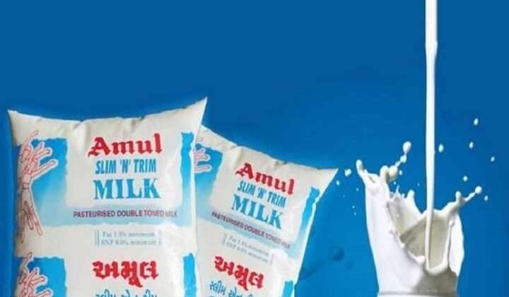 महंगाई:- अमूल और मदर डेयरी दूध के बढ़े दाम….. जानिए कब से लागू होंगी नई कीमतें