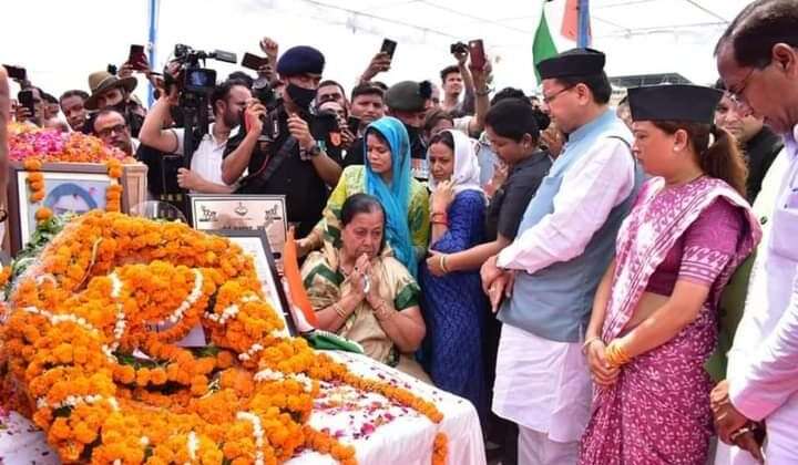 Uttarakhand- 38 साल बाद परिवार ने देखा शहीद चंद्रशेखर हर्बोला का पार्थिव शरीर… सीएम धामी ने की बड़ी घोषणा