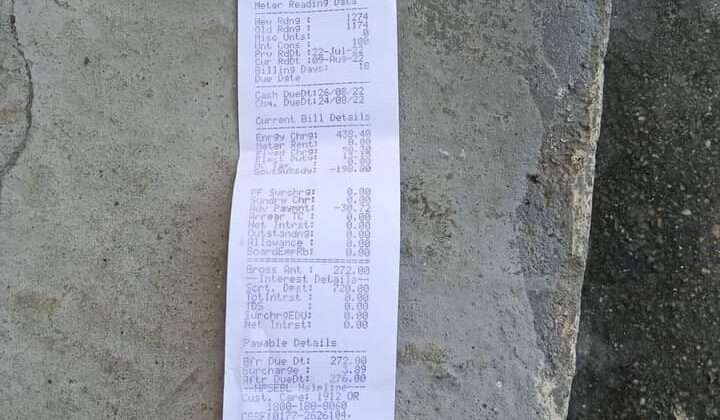 लापरवाही -: बिजली के बिलों की छपाई में गड़बड़ी से उपभोक्ता परेशान