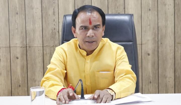 Uttarakhand- स्वास्थ्य मंत्री डॉ धन सिंह रावत ने की घोषणा…… पहाड़ी क्षेत्र में तैनात डॉक्टरों को मिलेगा पर्वतीय भत्ता