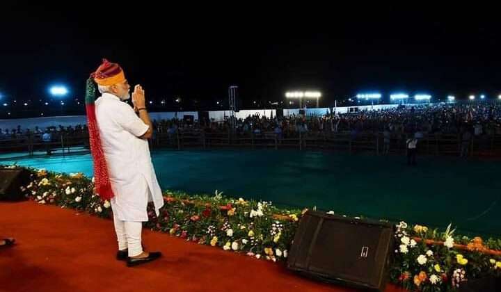 प्रधानमंत्री नरेंद्र मोदी ने बिना माइक अपनी बुलंद आवाज से जनता को किया आकर्षित…. कही यह बातें