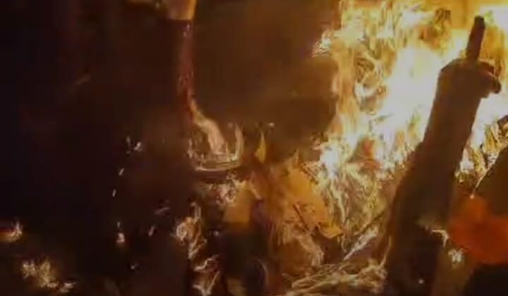 अल्मोड़ा:- दो पक्षों में विवाद के चलते 22 घंटे देरी से हो पाया रावण का दहन