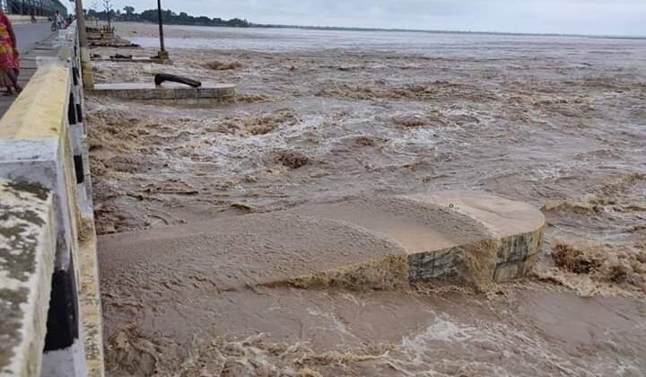 चिंताजनक:- लगातार हो रही बारिश के कारण अल्मोड़ा में कोसी नदी का बढ़ा जलस्तर……. जानिए कितनी हुई बढ़ोतरी