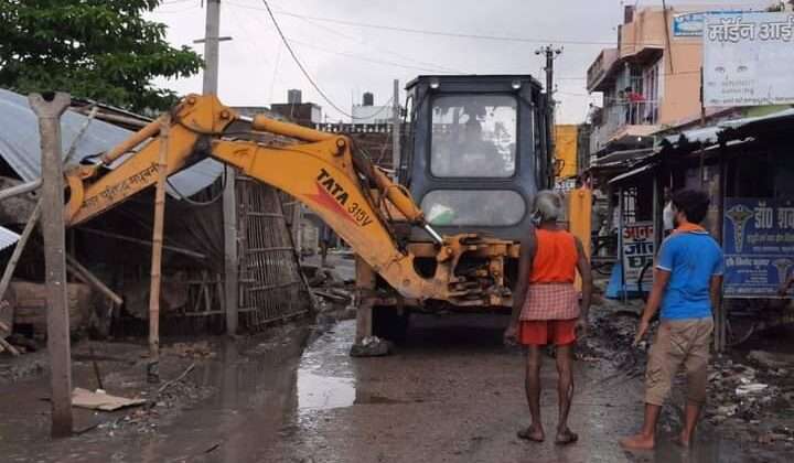 Uttrakhand- चिन्हित किए गए अतिक्रमण पर चला प्रशासन का बुलडोजर
