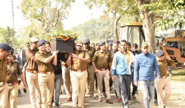 उत्तराखंड पुलिस में तैनात आरक्षी लक्ष्मण सिंह को दी गई भावपूर्ण श्रद्धांजलि