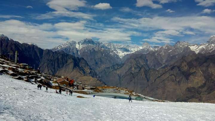 Uttrakhand- गुलमर्ग के लिए रवाना हुई उत्तराखंड से टीम…… खेलो इंडिया खेलो प्रतियोगिता के तहत करेंगी प्रतिभाग
