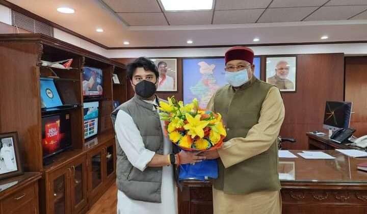 नई पहल -: स्थानीय फ्लाइटों में परोसे जाएंगे उत्तराखंडी व्यंजन, केंद्रीय मंत्री ने जताई सहमति