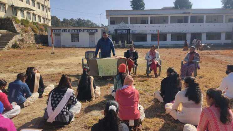अल्मोड़ा:-राजकीय स्नातकोत्तर महाविद्यालय कुणीधार मानिला में “कोरोना संकट व चुनौतियां” विषय पर आयोजित हुई गोष्ठी