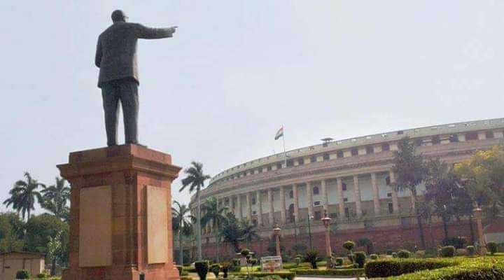 नए संसद में प्रवेश के लिए बनाए जा रहे सांसदों के नए पहचान पत्र