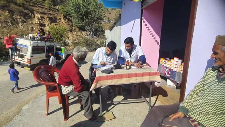 अल्मोड़ा:- विकासखंड लमगड़ा में आयोजित हुआ निशुल्क आयुर्वेदिक चिकित्सा शिविर