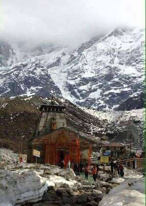 Uttrakhand- केदारनाथ में साल की पहली बर्फबारी……. ठंड से छूटी कपकपी