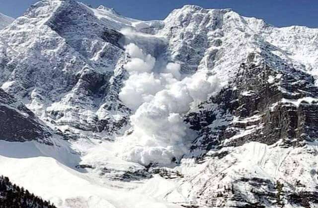 Uttrakhand- यहां हिमखंड टूटने से मची अफरा-तफरी…… अलर्ट मोड पर आपदा प्रबंधन विभाग