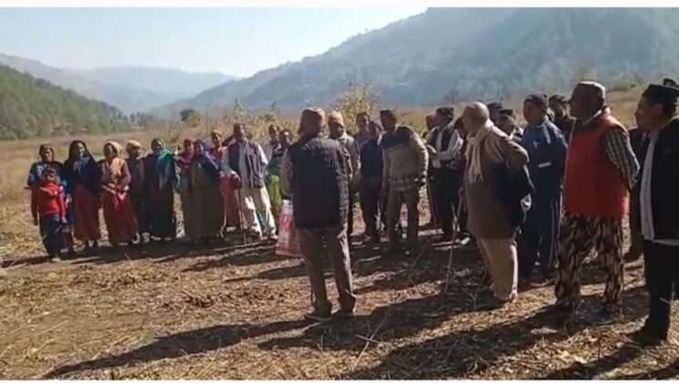 अल्मोड़ा -: सौर ऊर्जा प्लांट के लिए जमीन न देने का ऐलान, आवश्यकता पड़ने पर सड़कों पर उतरेंगे ग्रामीण