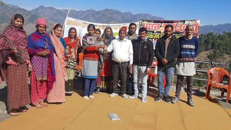 अल्मोड़ा -: जगमोहन दीनदयाल ग्रामीण स्वरोजगार संस्था द्वारा निशुल्क वितरित किए गए फलदार पेड़