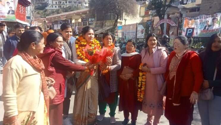 अल्मोड़ा:- जिले में भाजपा के कार्यकर्ताओं ने नवनियुक्त महिला मोर्चा अध्यक्ष का किया स्वागत
