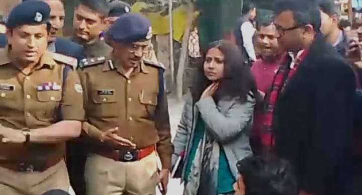 उत्तराखंड – गिरफ्तार प्रदर्शनकारियों को रिहा करने की मांग पर लगातार तीसरे दिन भी डटे रहे युवा