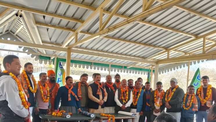 अल्मोड़ा :- हवालबाग मंडल के नवनियुक्त भाजपा पदाधिकारियों का भव्य स्वागत, प्रदेश उपाध्यक्ष कैलाश शर्मा रहे मौजूद